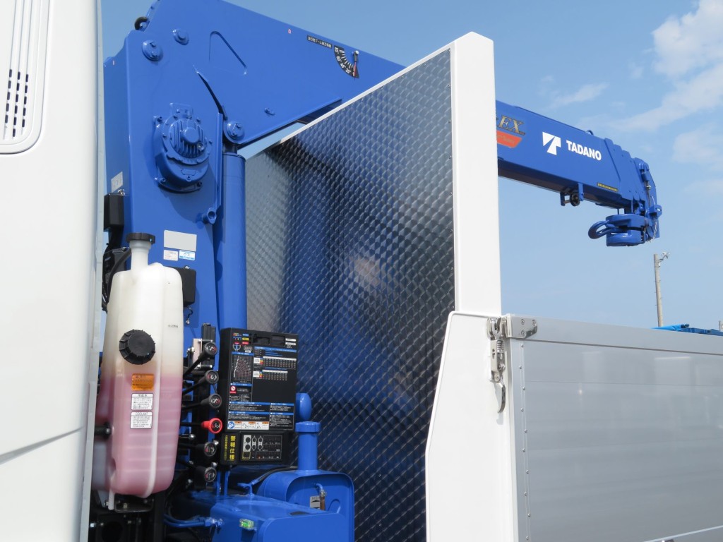 前立て外面にウロコステンが張ってあります。|三菱 スーパーグレート 2PG-FV80VZの写真9