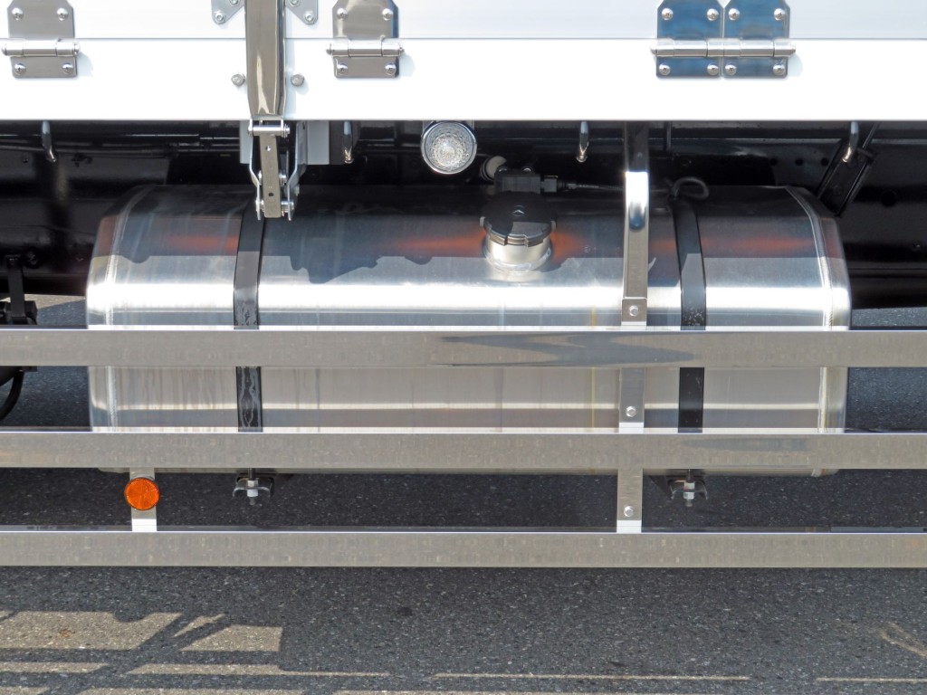 燃料タンクは300Lです。|三菱 スーパーグレート 2PG-FV80VZの写真18