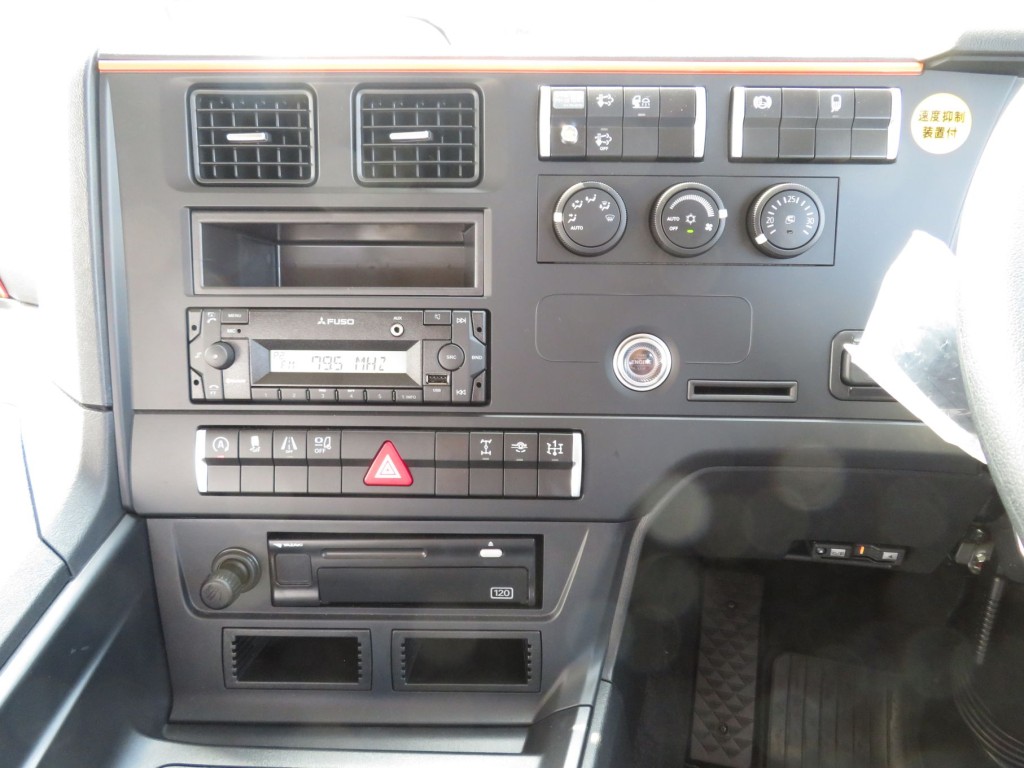 インパネ周りの状態です。|三菱 スーパーグレート 2PG-FV80VZの写真20