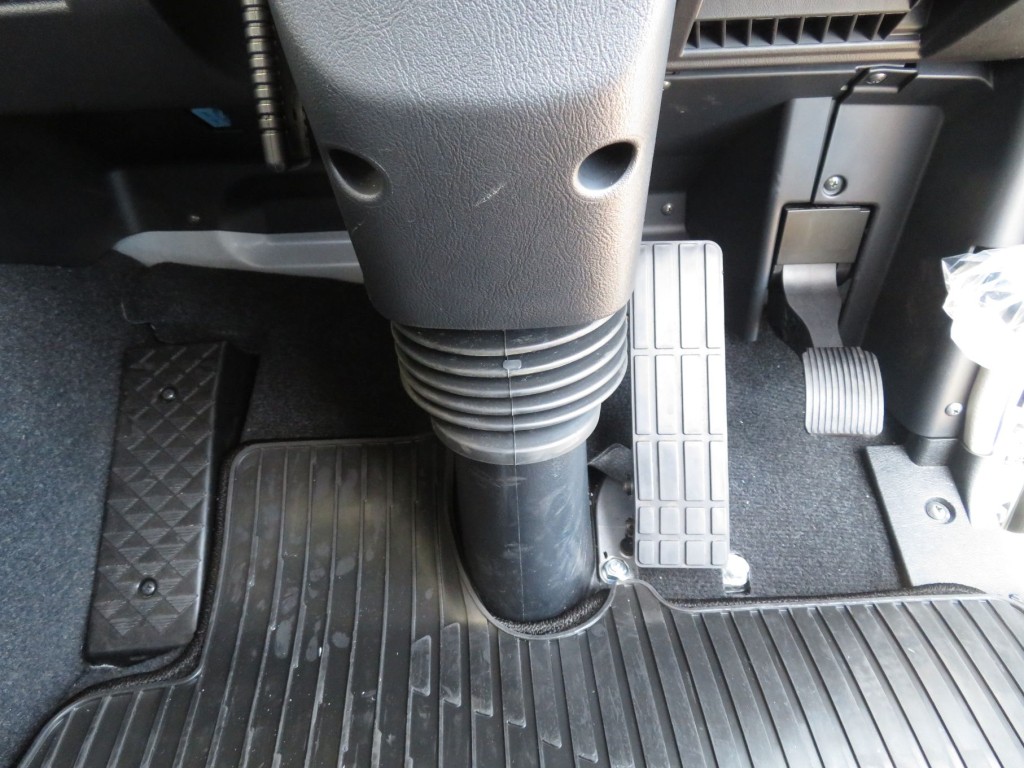 2ペダルです。|三菱 スーパーグレート 2PG-FV80VZの写真22