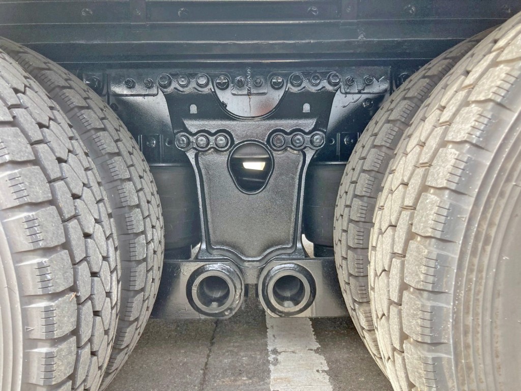 エアサスです。|日野 プロフィア 2DG-FW1AHCの写真5