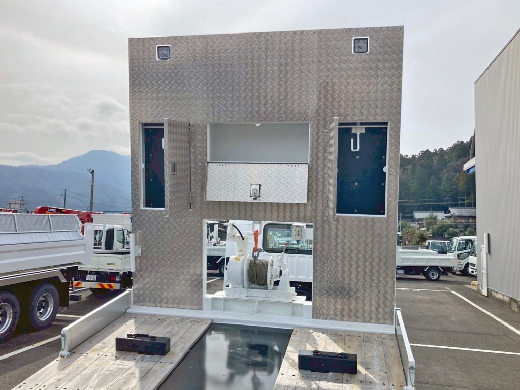 プロテクターにレバーブロック掛け付きの物入れが付いています。|日野 プロフィア 2DG-FW1AHCの写真10