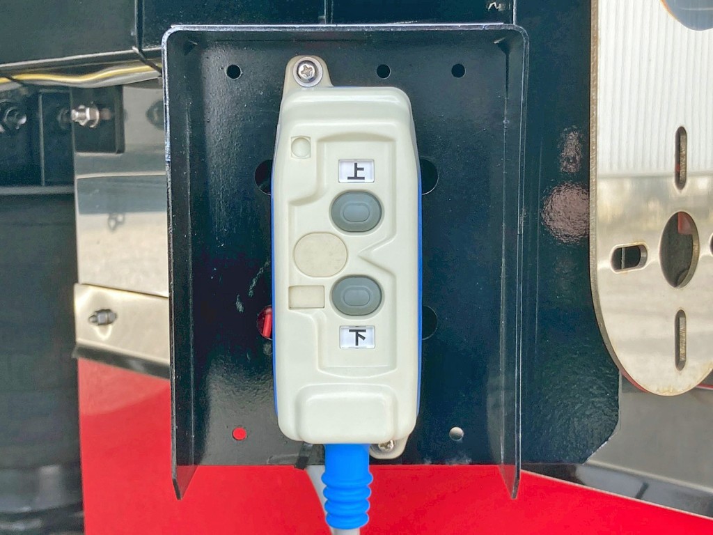 自動歩みの昇降スイッチです。|日野 プロフィア 2DG-FW1AHCの写真18