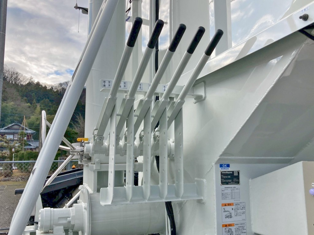 上物の操作レバーです。|トレクス FFB12402の写真18