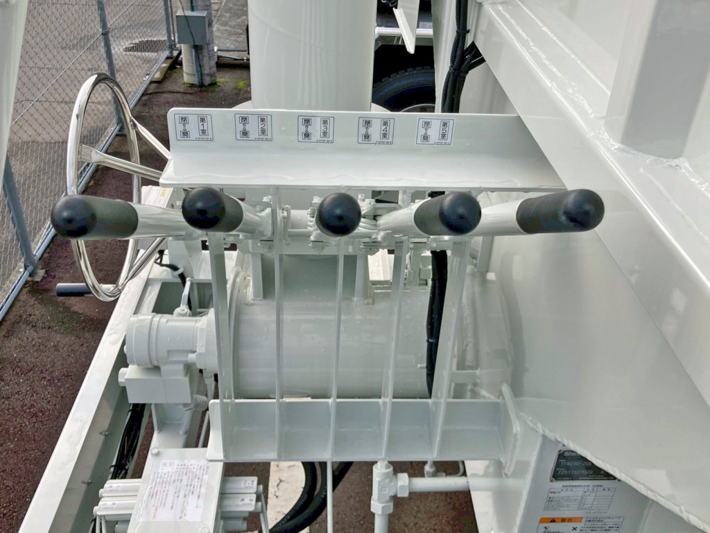 上物の操作レバーです。|トレクス FFB12402の写真19