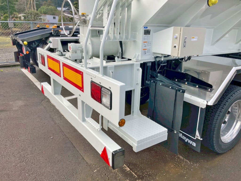 リヤ運転席側の状態です。|トレクス  FFB12402の写真20