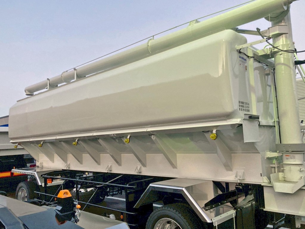 タンクの外観状態です。(助手席側)|トレクス FFB12402の写真32