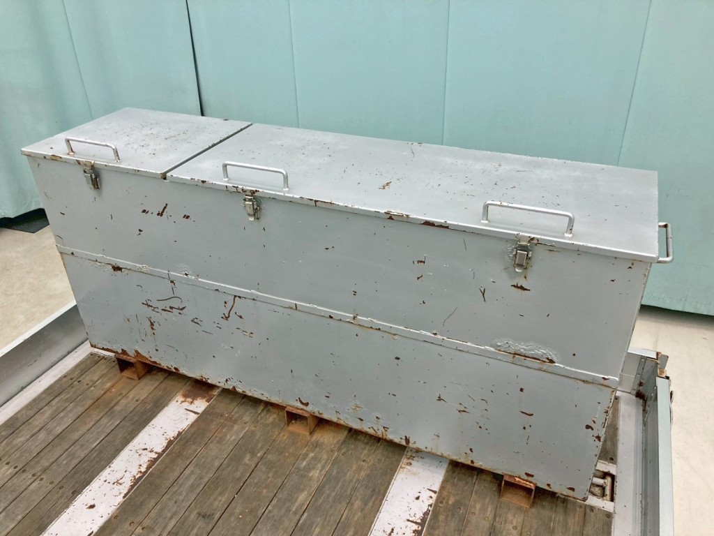 上段前方に工具箱が付いています。|フルハーフ DFPDG241A改の写真19