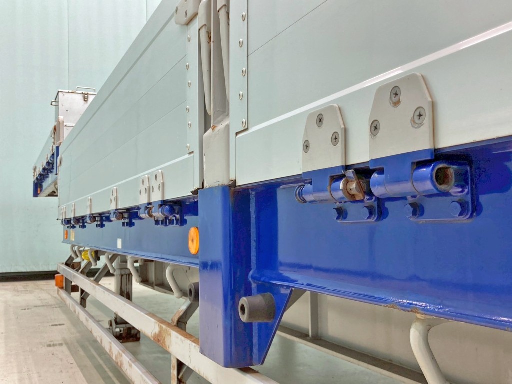 助手席側中柱後方のアオリのヒンジが欠品しています。|フルハーフ DFPDG241A改の写真31