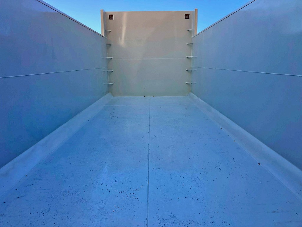 床は鉄板です。|三菱 スーパーグレート 2PG-FV80VYの写真9