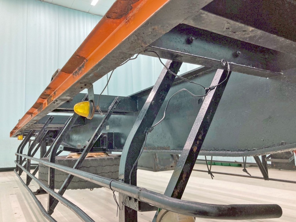 シャーシとネタの状態です。(横ネタは鉄製です)|日通 NT2340の写真6