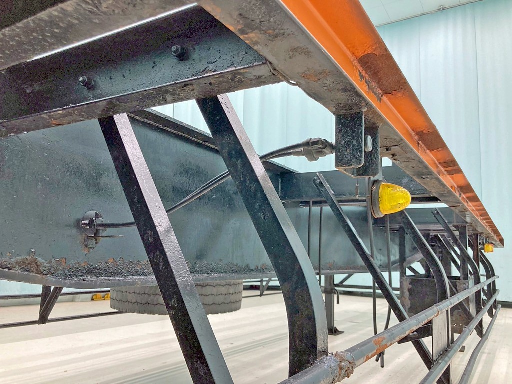 シャーシとネタの状態です。(横ネタは鉄製です)|日通 NT2340の写真7