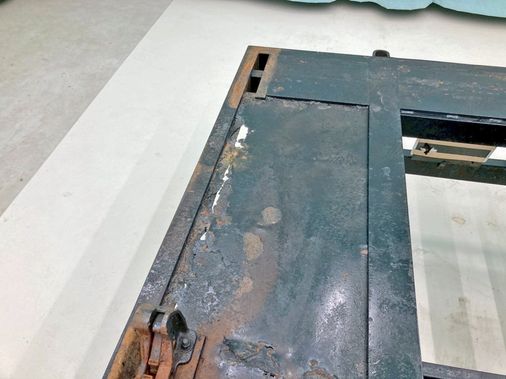 床板後方運転席側に腐食・穴あきがあります。|日通 NT2340の写真16