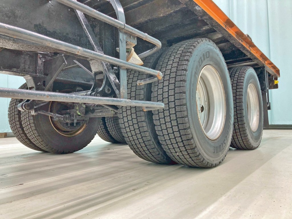 8輪です。|日通 NT2340の写真17