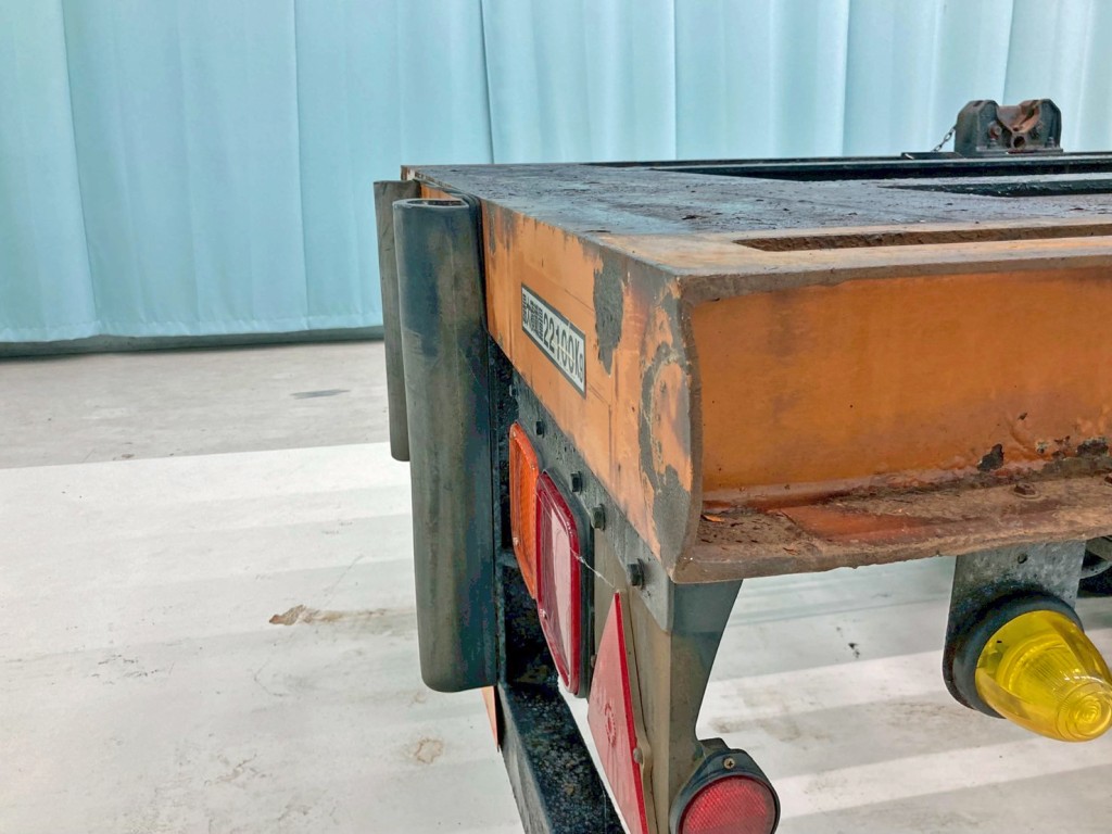 リヤレール運転席側にヘコミがあります。|日通  NT2340の写真19