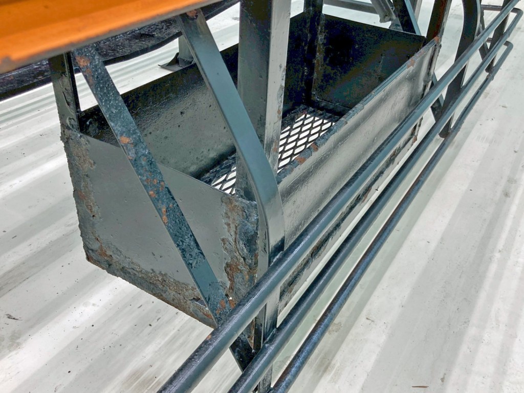 運転席側にりん木入れが付いています。|日通 NT2340の写真28