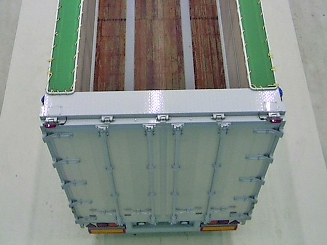 天井後方の状態です。(ヒンジが5つ付いています)|東邦 TE28H8C21改の写真10