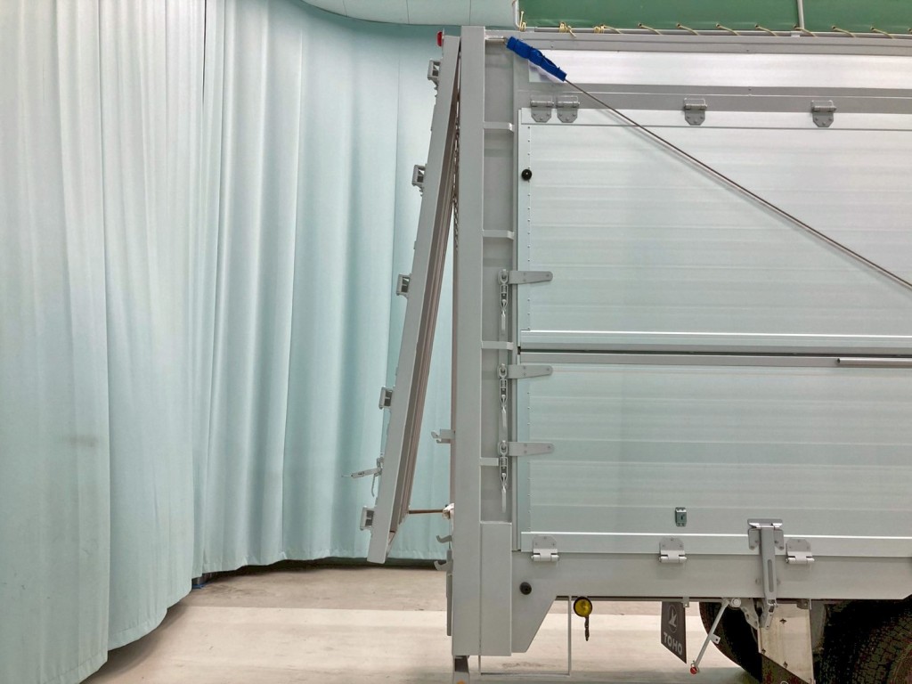 リヤドアは下開きもできます。|東邦 TE28H8C21改の写真16