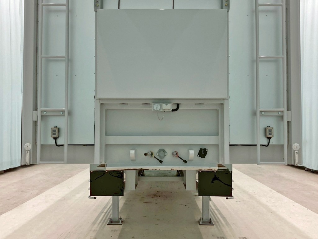 ボディー前方左右にバランス式アオリの開閉スイッチが付いています。(下段は手動式)|東邦 TE28H8C21改の写真31