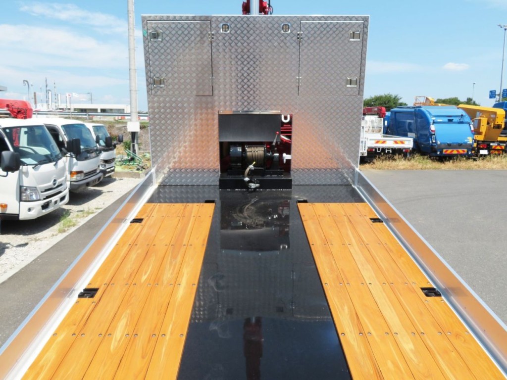 プロテクターにアルミの縞板が張ってあります。|三菱 スーパーグレート 2PG-FY80VYの写真10