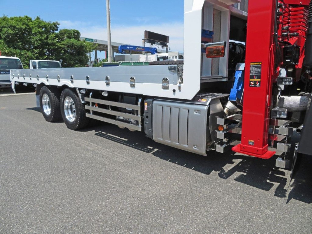 サイドバンパー・サイドバンパーステー・リアフェンダーはステンレス製です。|三菱 スーパーグレート 2PG-FY80VYの写真23