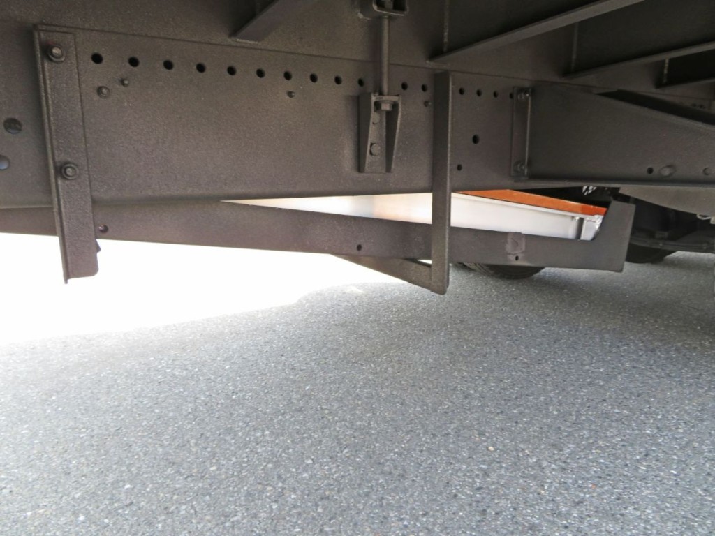 歩み収納が付いています。|三菱 スーパーグレート 2PG-FY80VYの写真25