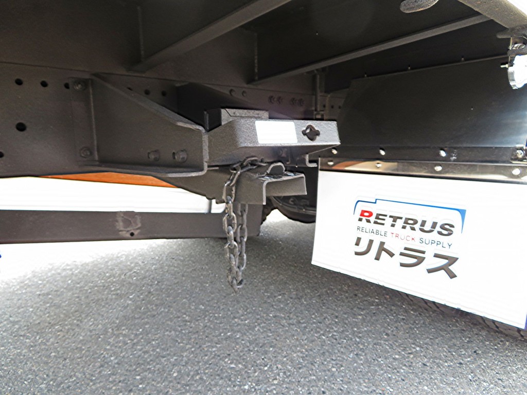 運転席側スペアタイヤハンガーの状態です。※スペアタイヤ取り付けると車体からはみ出ます。|三菱 スーパーグレート 2PG-FY80VYの写真26