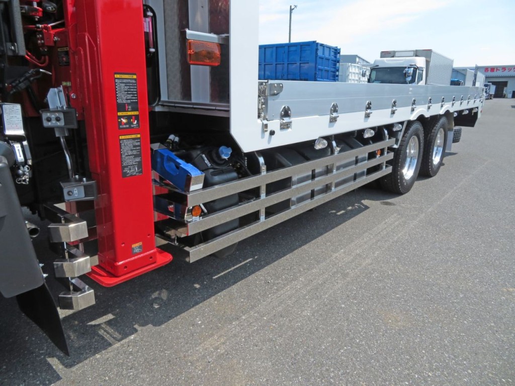 サイドバンパー・サイドバンパーステー・リアフェンダーはステンレス製です。|三菱 スーパーグレート 2PG-FY80VYの写真28