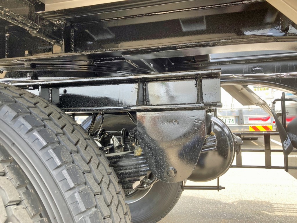 リーフサスです。(前軸)|トレクス  FFB12402の写真8