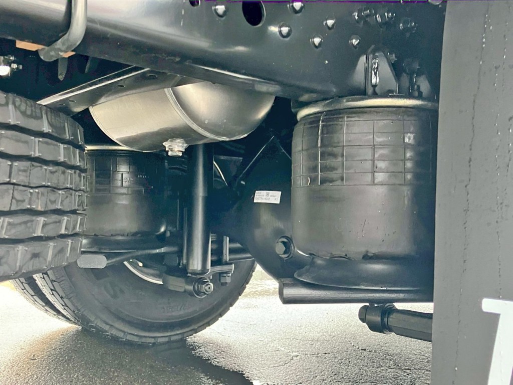 エアサスです。|三菱 ファイター 2KG-FK65F(2WD)の写真5