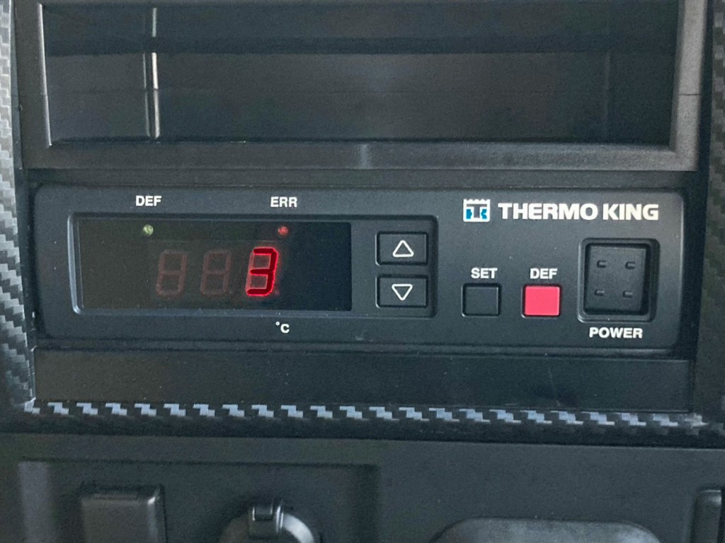 冷凍機は、-5℃設定(中温仕様) 15℃スタート 2Hで＋3℃確認済みです。|日野 プロフィア 2DG-FW1AHCの写真28