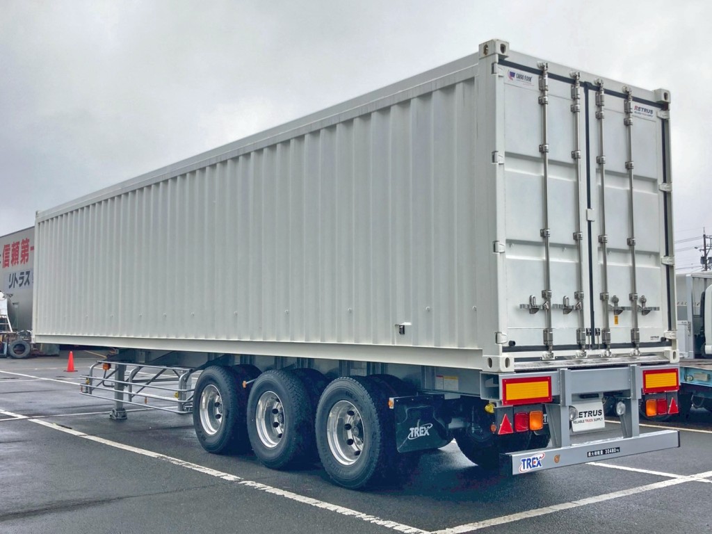 当該車両は、40フィートの海コントレーラにムービングフロアーを積載しています。|トレクス  CTB34004の写真1