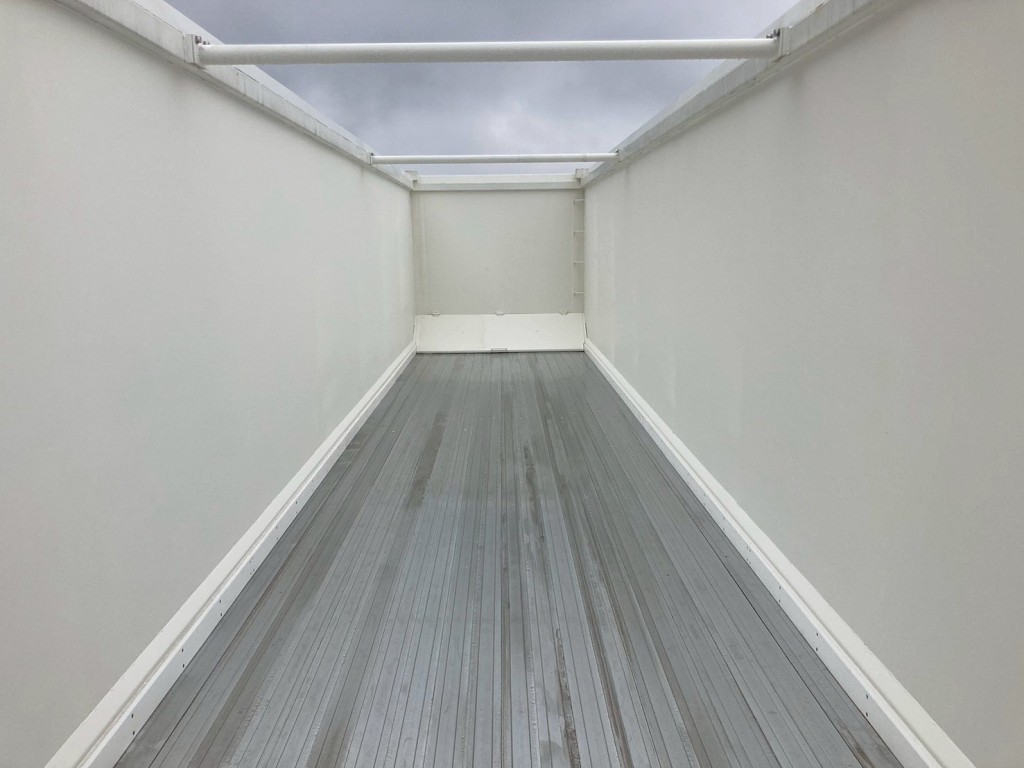 床はムービングフロアー・アルミ製です。|トレクス  CTB34004の写真12