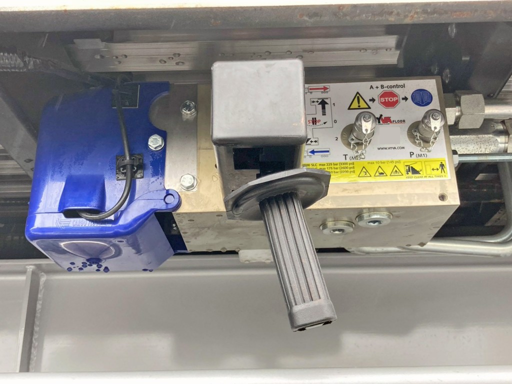 ムービングフロアーの操作レバーです。|トレクス  CTB34004の写真19