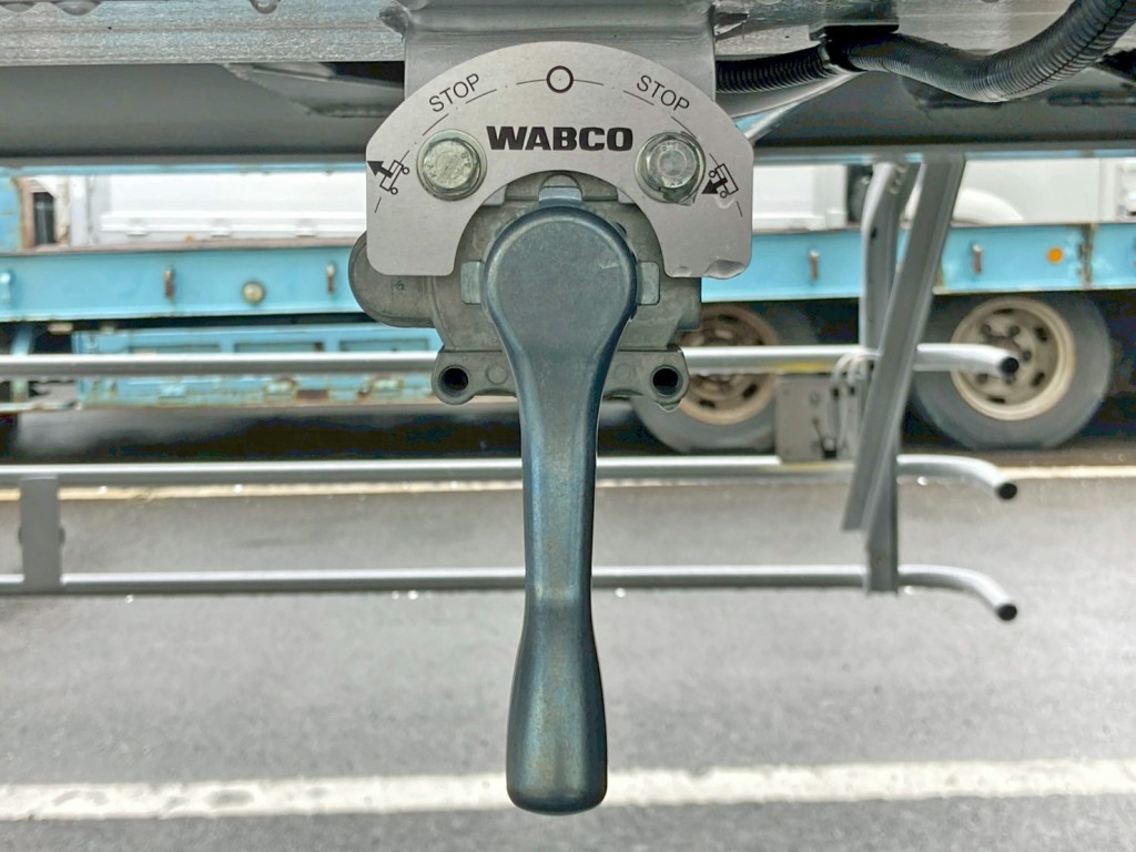 エアサスの操作レバーです。|トレクス  CTB34004の写真24