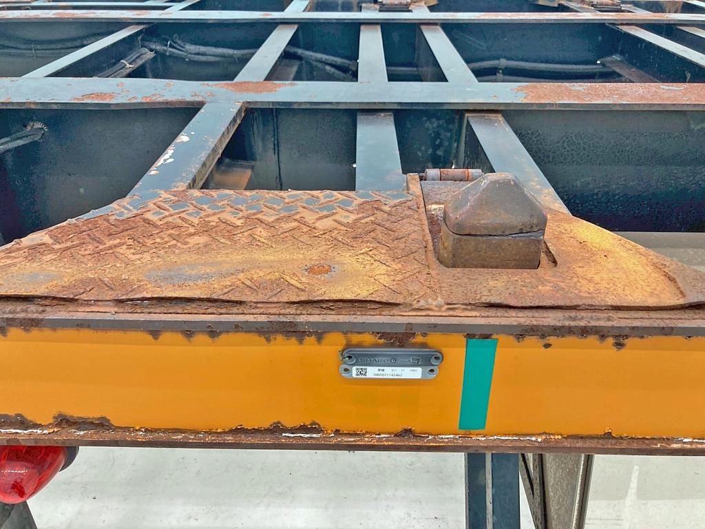 助手席側中央のツイストロック周辺の鉄板にゆがみがあります。|日通  NT2142Cの写真22