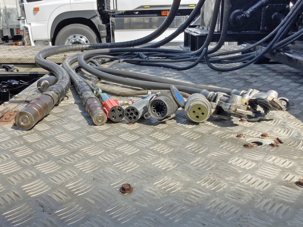 接続コネクター類です。|UDトラックス クオン QKG-GK6XADの写真30