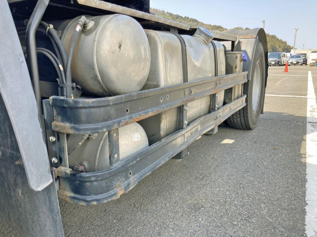 フレーム内側にサビが有ります|UDトラックス クオン QKG-GK6XADの写真51