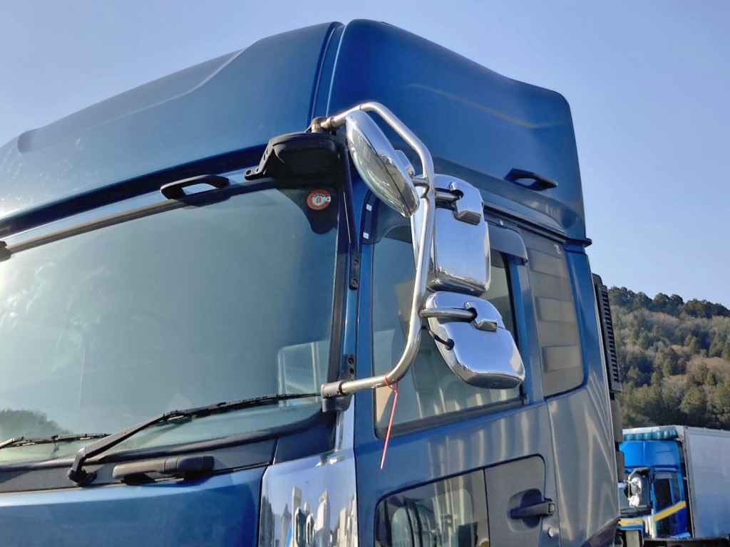 助手席側ミラー閉じ時の状態です。(作動不良)|UDトラックス クオン QKG-GK6XADの写真58