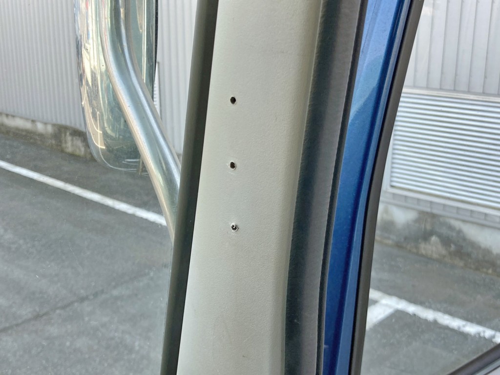 運転席側ピラーに加工穴があります。|UDトラックス クオン QKG-GK6XADの写真66