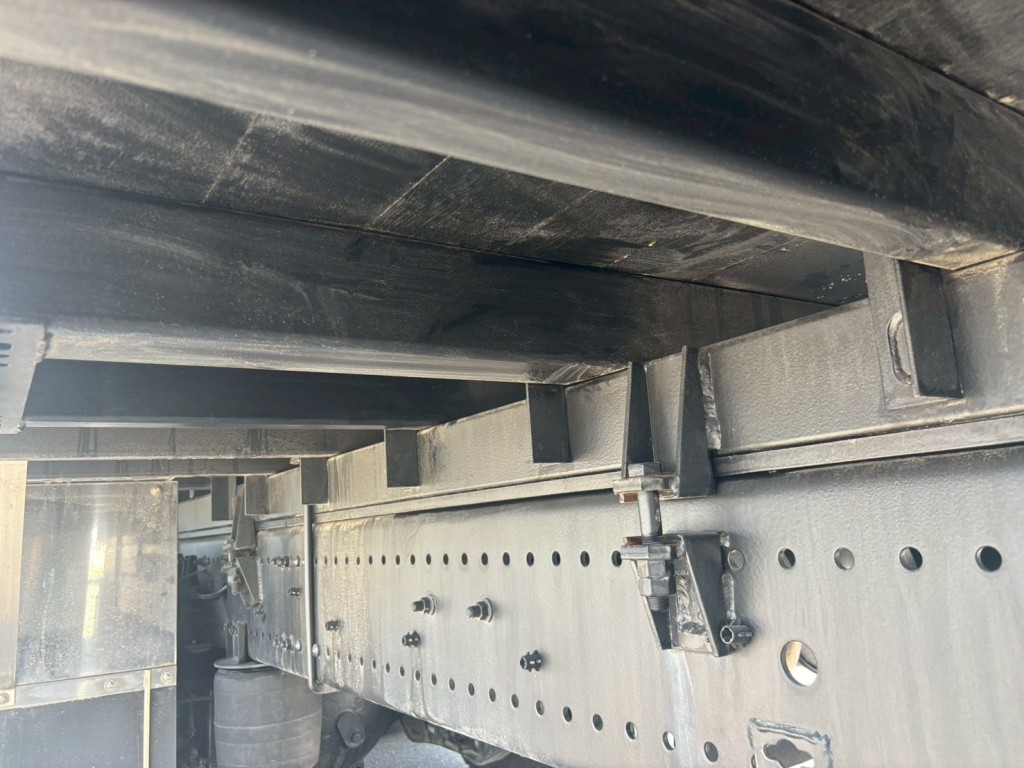 シャーシとネタの状態です。|日野 プロフィア 2DG-FS1AHCの写真8