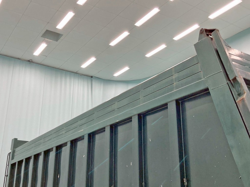 アオリ上部がカサ増しされています。(助手席側)|コダイラ  KDL225Cの写真17