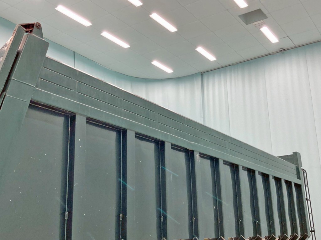 アオリ上部がカサ増しされています。(運転席側)|コダイラ  KDL225Cの写真18