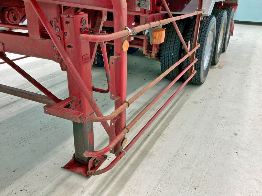 助手席側サイドバンパーに曲がりがあります。|東邦  TF36H2C3改の写真29