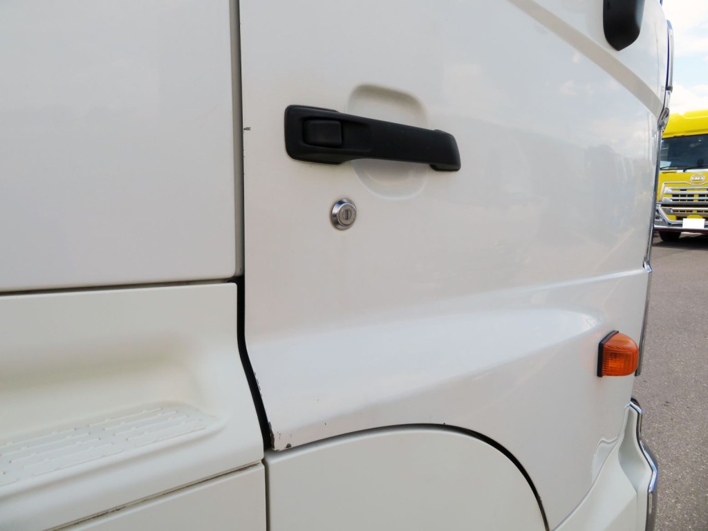 運転席側ドアに小さいキズがあります。|日野 プロフィア 2DG-SH1EDGGの写真25