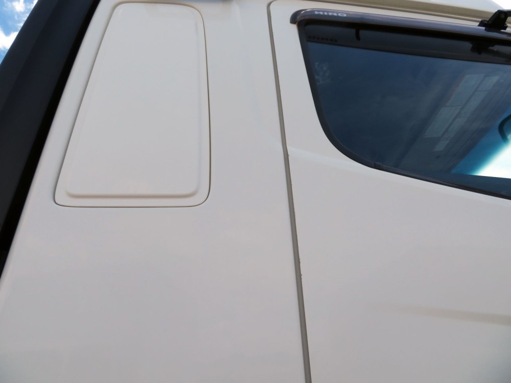 運転席側ドアに小さいキズがあります。|日野 プロフィア 2DG-SH1EDGGの写真27