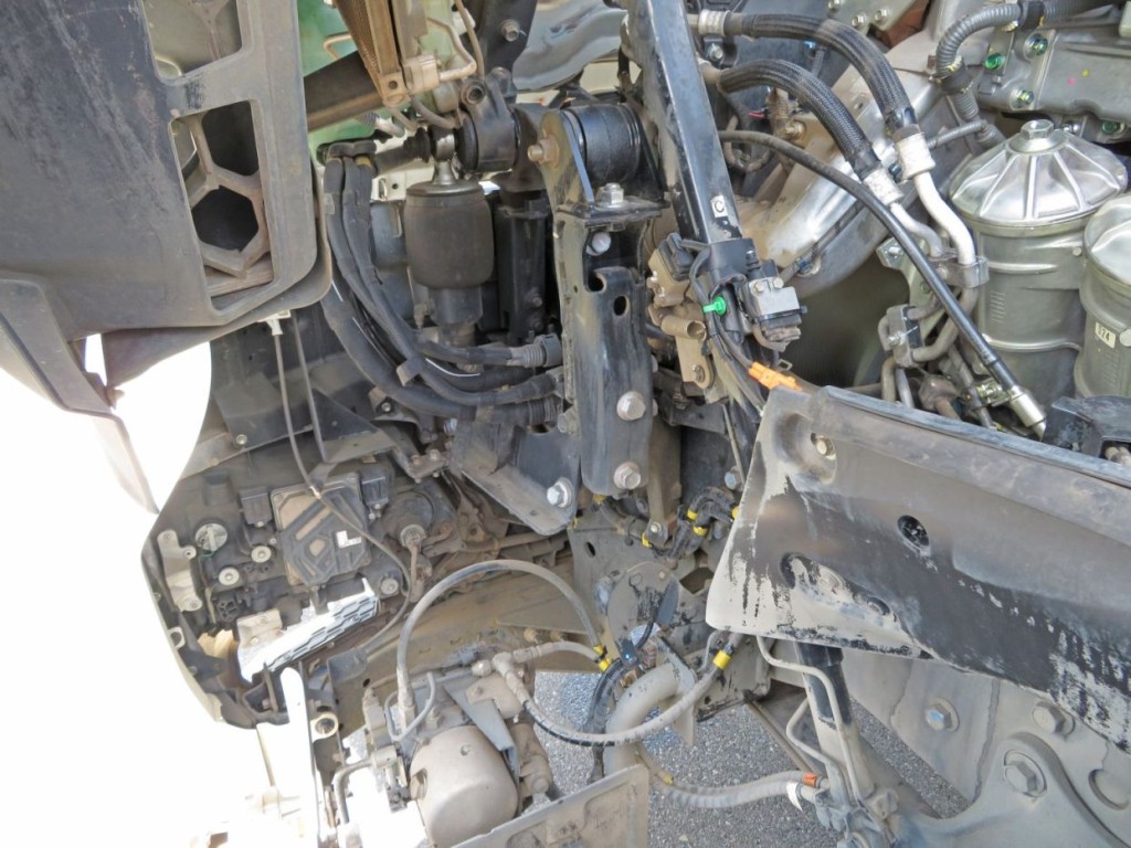 キャブ下部に少しサビがあります。|日野 プロフィア 2DG-SH1EDGGの写真39