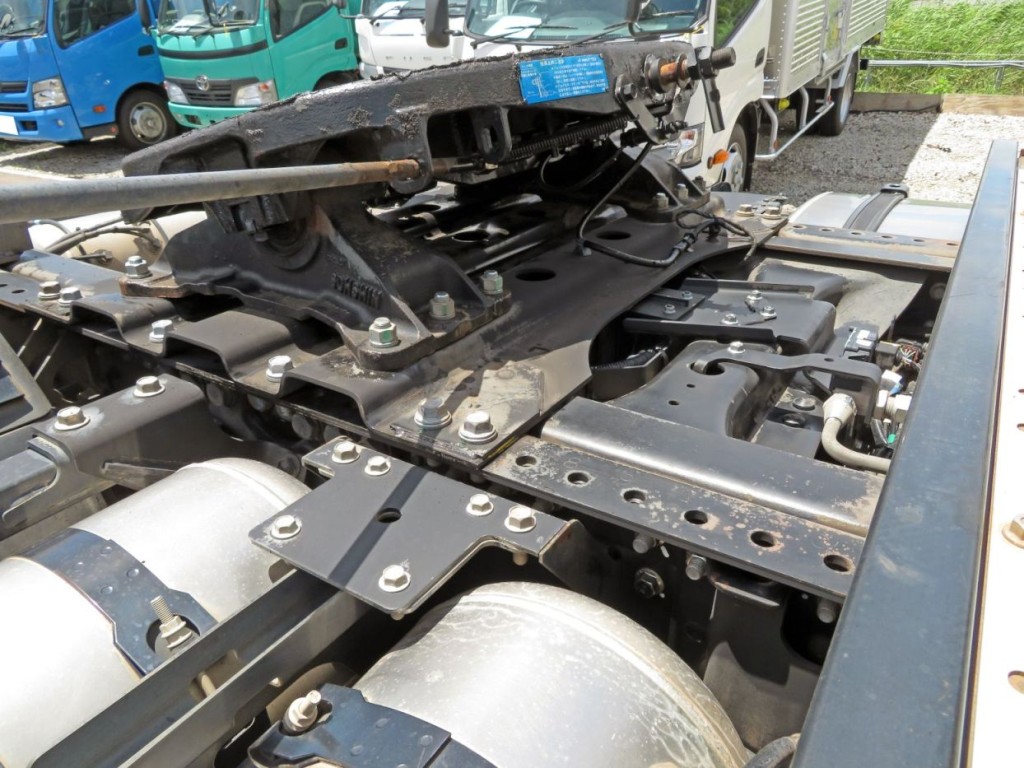 カプラ周りに軽いサビがあります。|日野 プロフィア 2DG-SH1EDGGの写真49