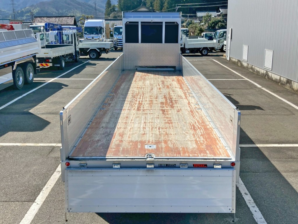 床は板張りです。|日野 プロフィア 2KG-FW1AHCの写真9