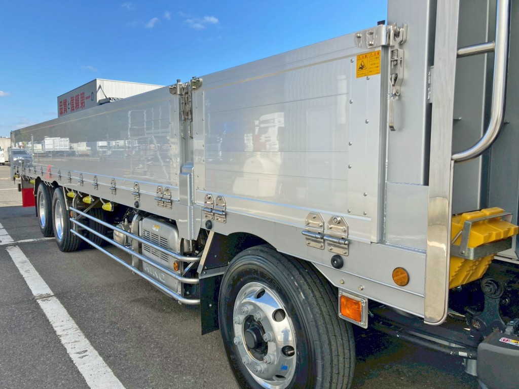 サイド蝶番・キャッチ・サイドバンパー・フェンダーはステンレス製です。|日野 プロフィア 2KG-FW1AHCの写真15